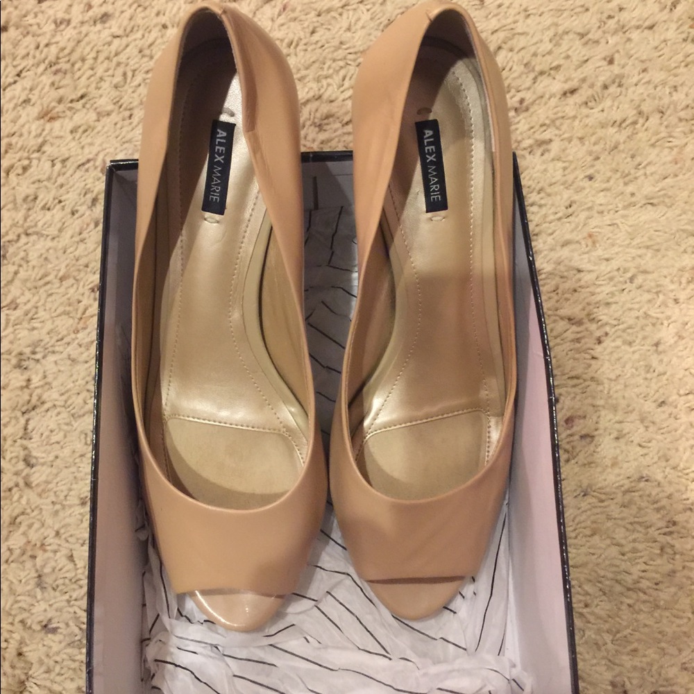 “Dillards” Alex Marie  10 M Shoes